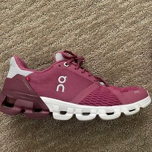 On CloudFlyer 3 Running shoes in Magenta/mulberry